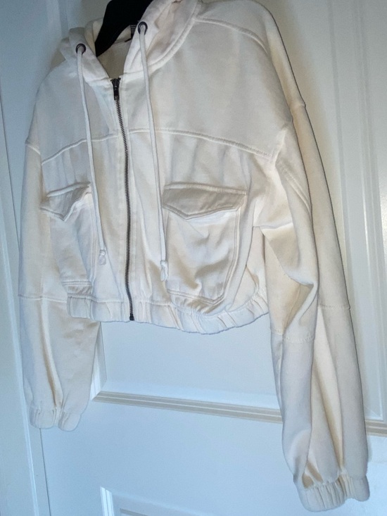 Forever 21 Jackets & Blazers - Forever 21 Cream Cropped Zip Hoodie Jacket